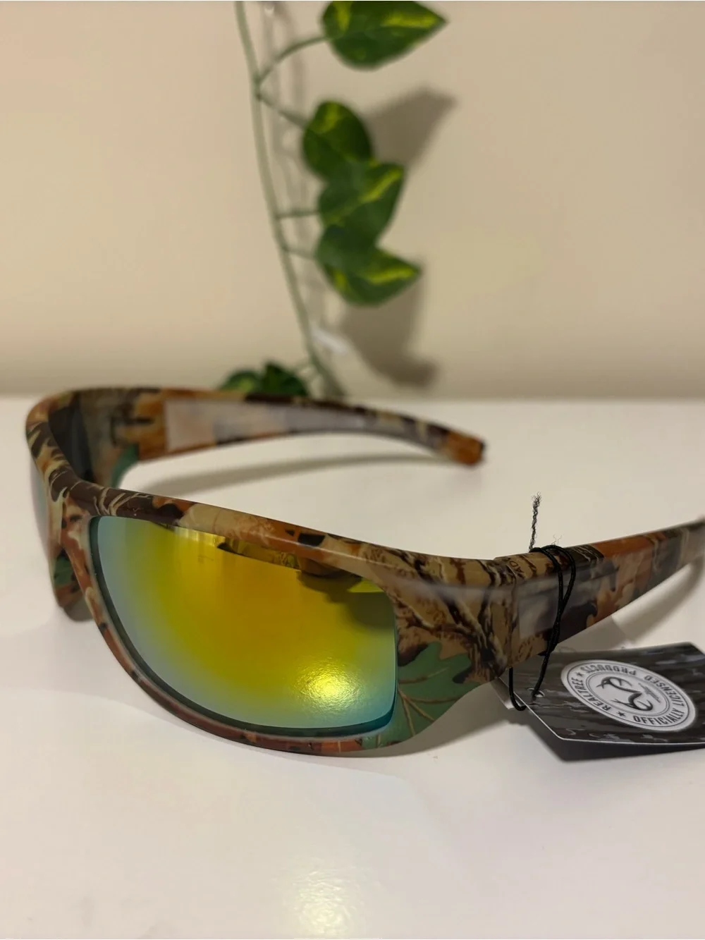 Realtree Camo Wrap Sunglasses with Green-Gold Mirrored Lenses